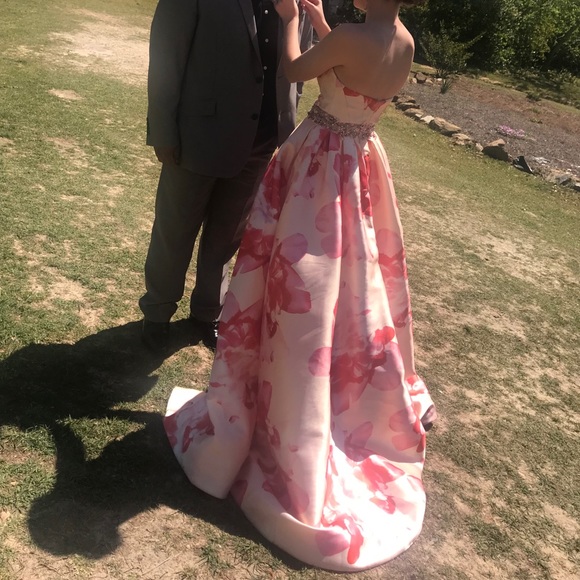 size 2 floral Mac Duggal prom dress - Picture 2 of 3